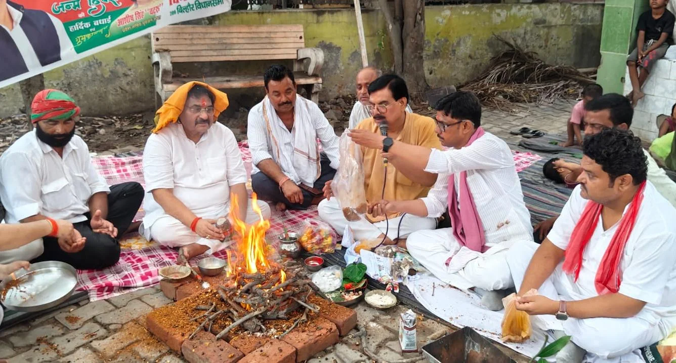 अखिलेश यादव