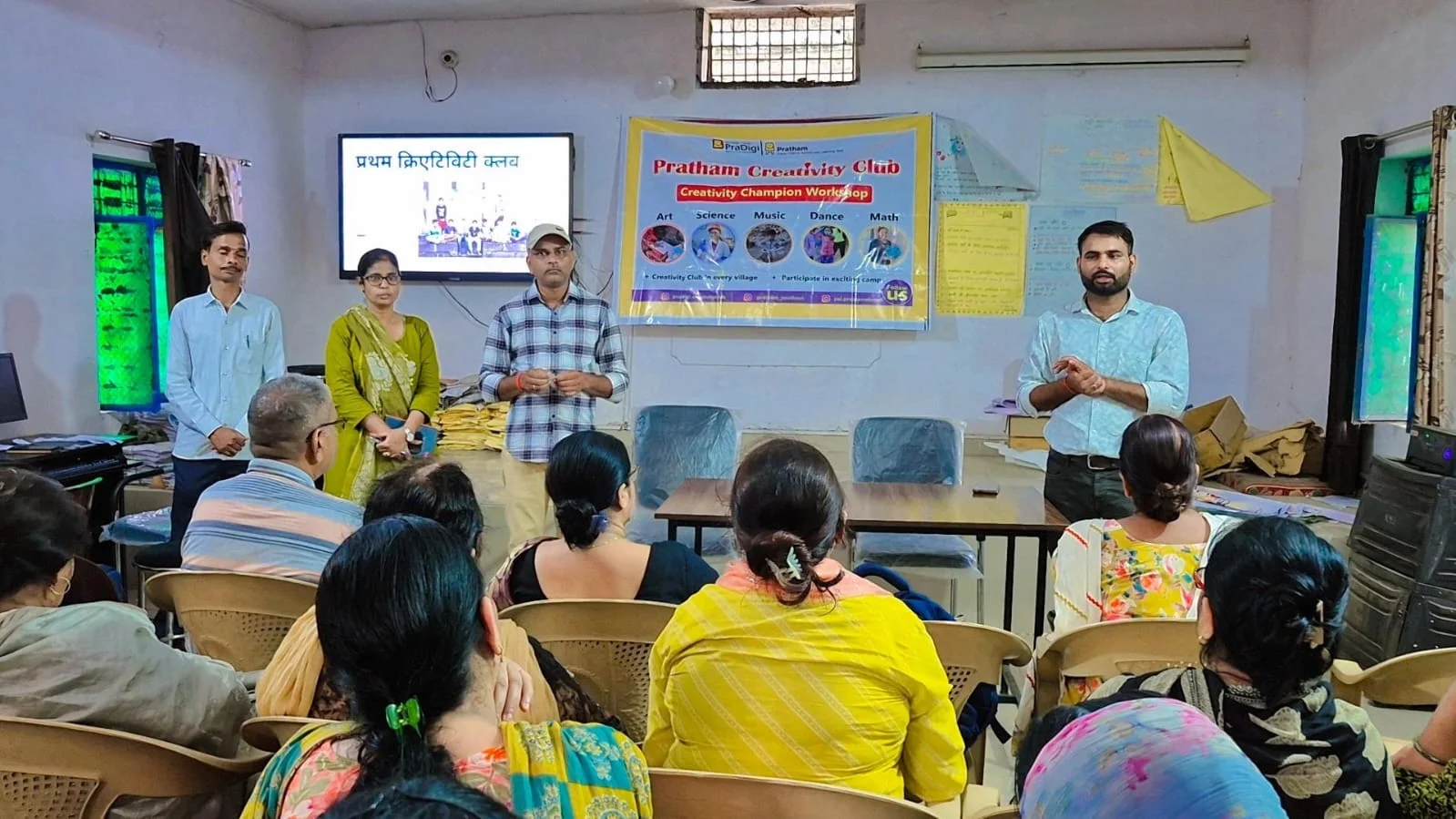 बिल्हौर में क्रिएटिविटी क्लब प्रशिक्षण, 35 शिक्षकों को राष्ट्रीय शिक्षा नीति 2020 के तहत नवाचार आधारित शिक्षण का प्रशिक्षण मिला।