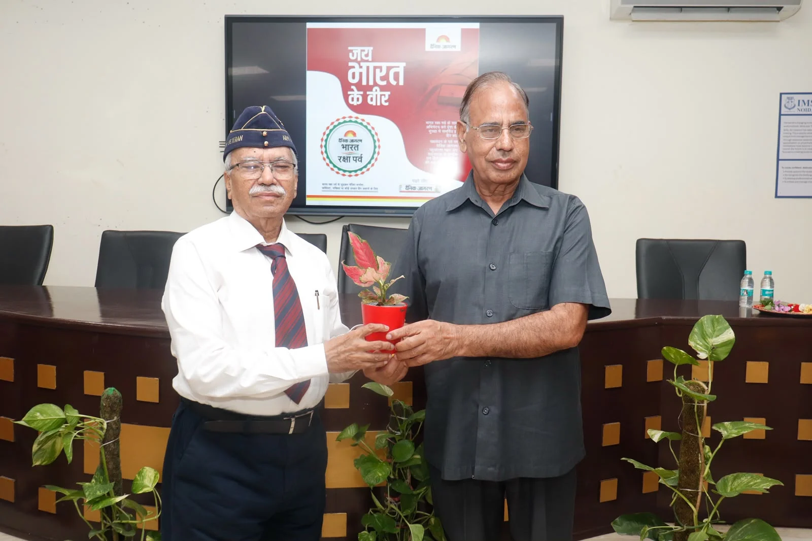 आईएमएस नोएडा की छात्राओं ने भारत रक्षा पर्व पर वीर जवानों
